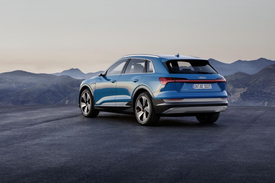  Audi e-tron 55 Quattro 2019 года  (WW) (фото 21 из 452)